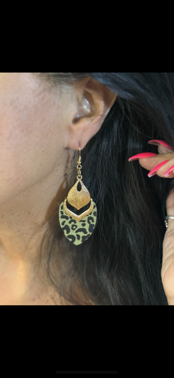 Leopard Hollow Out Tear Drop Earrings - Image 2